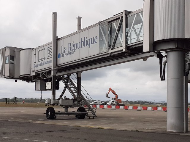 Improvement work on aeronautical pavements 